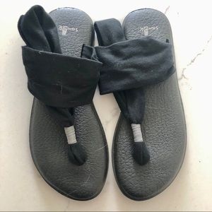 Sanuk flip flops - ladies 8